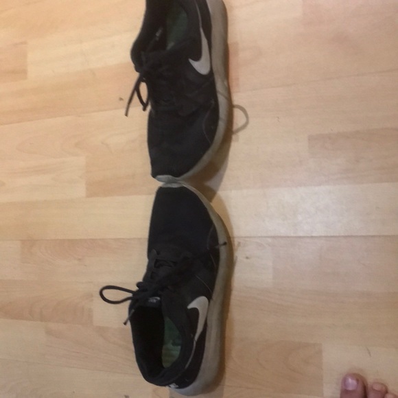 Worn Nike shoes size 8 US looking for 40$ - Picture 2 of 3